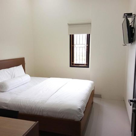 Clean & Comfort Homestay Ambon Exterior foto