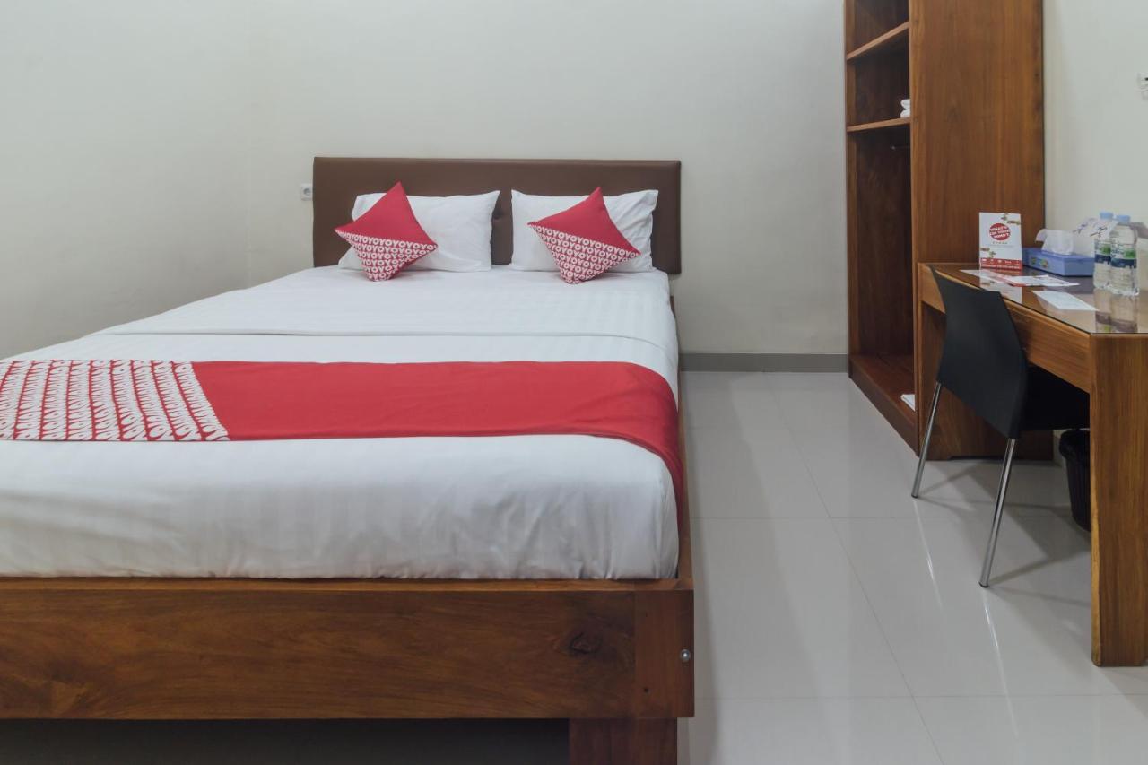 Clean & Comfort Homestay Ambon Exterior foto