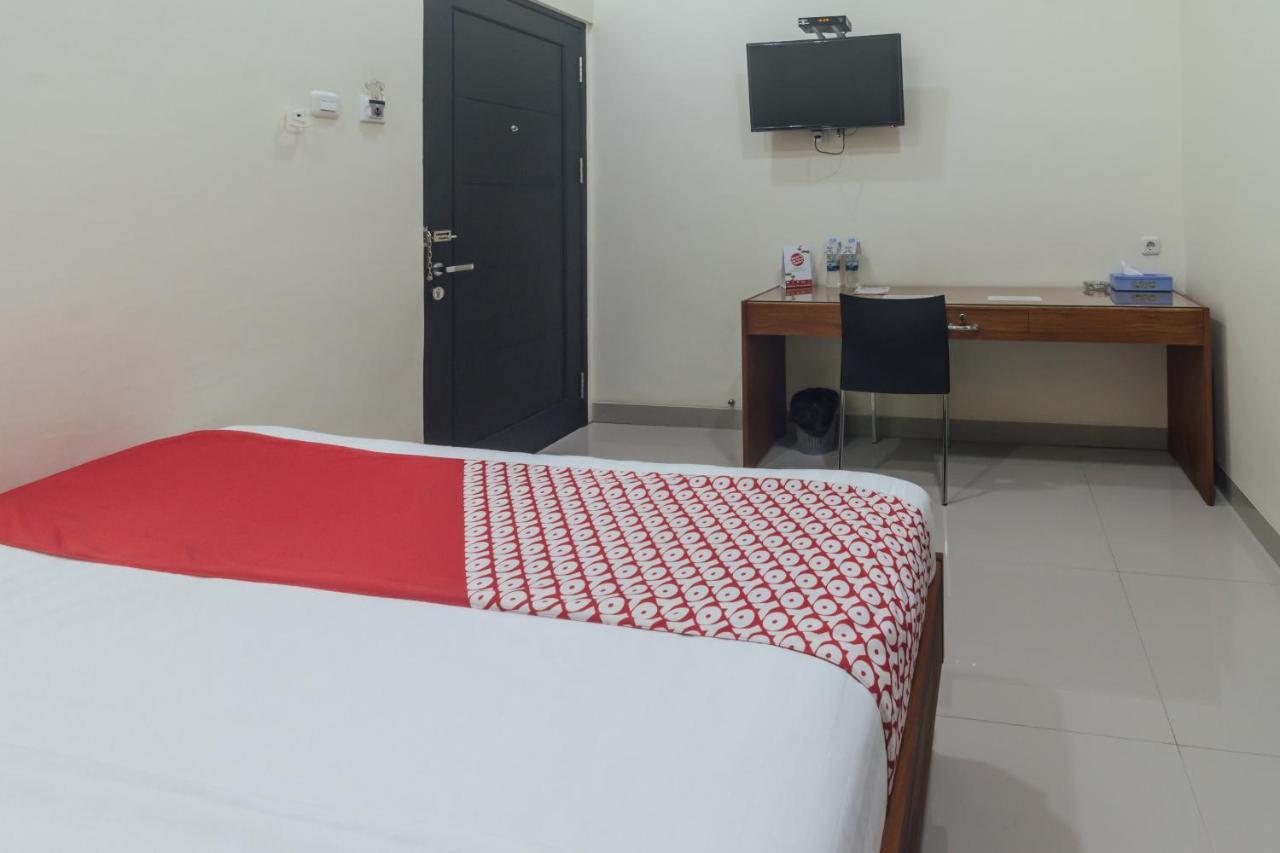 Clean & Comfort Homestay Ambon Exterior foto