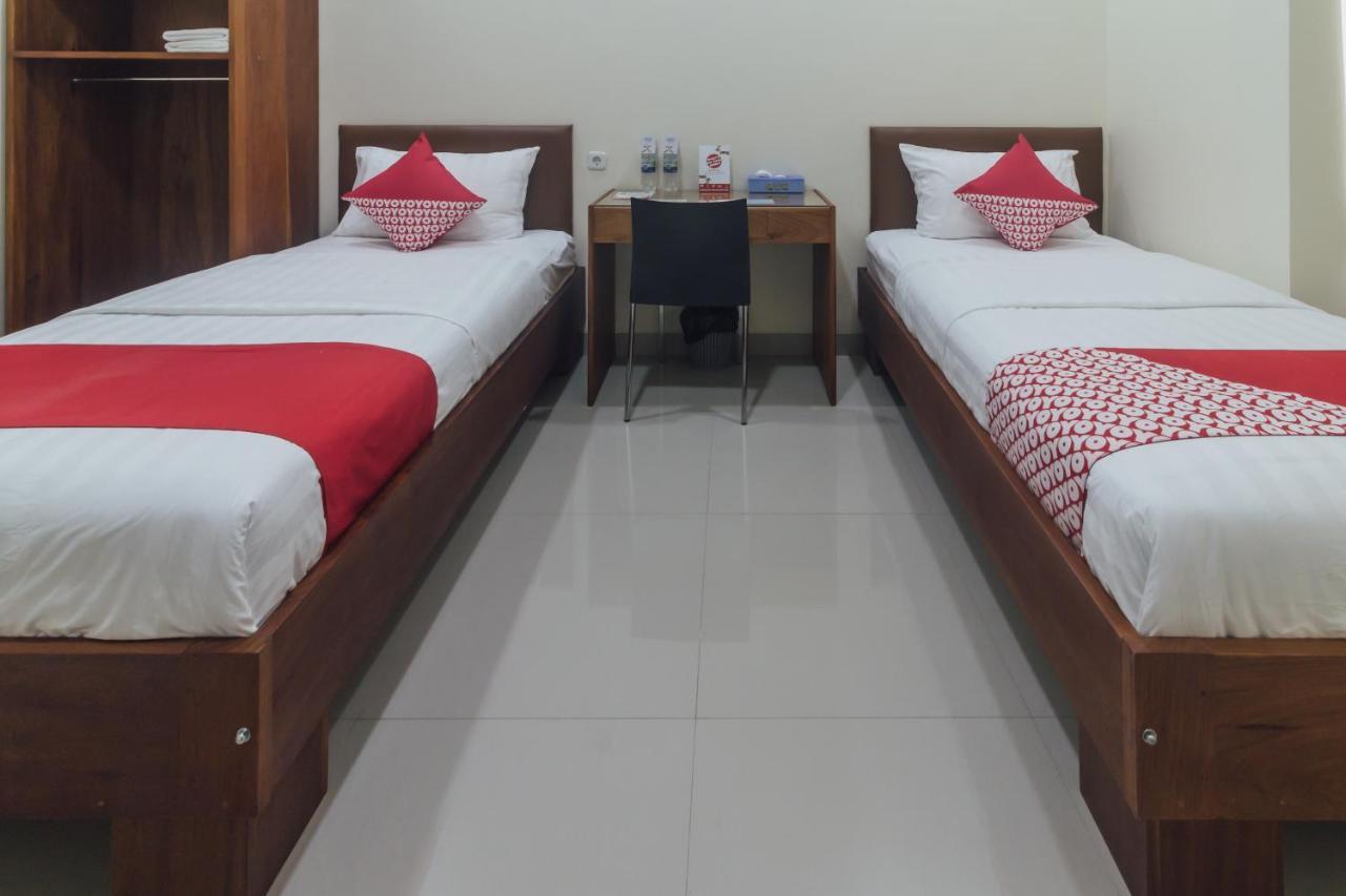 Clean & Comfort Homestay Ambon Exterior foto