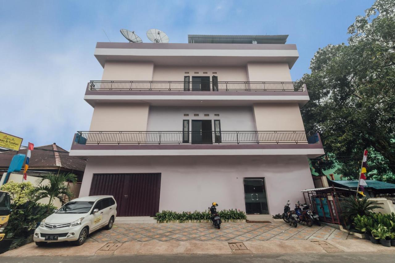 Clean & Comfort Homestay Ambon Exterior foto