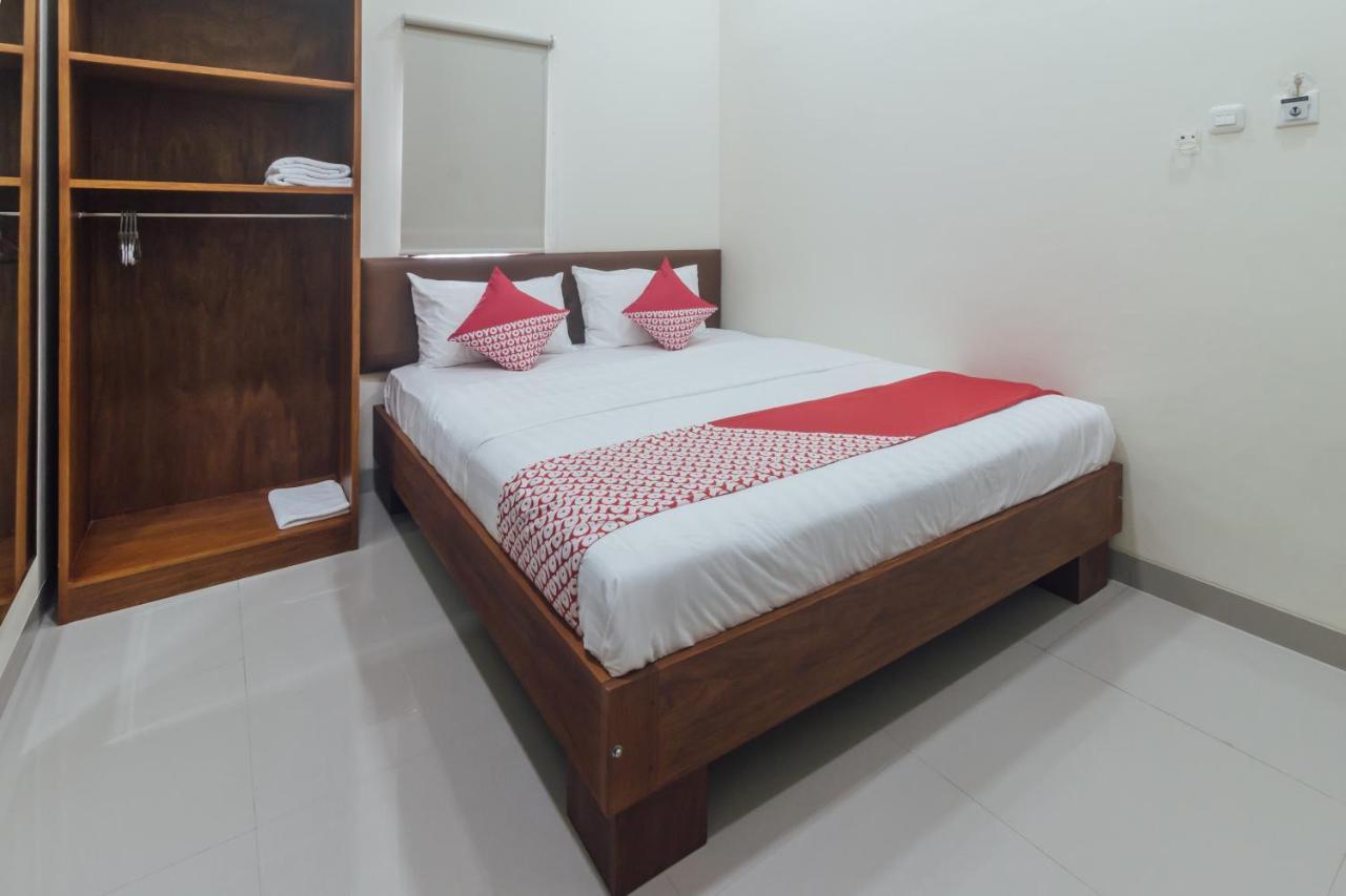 Clean & Comfort Homestay Ambon Exterior foto