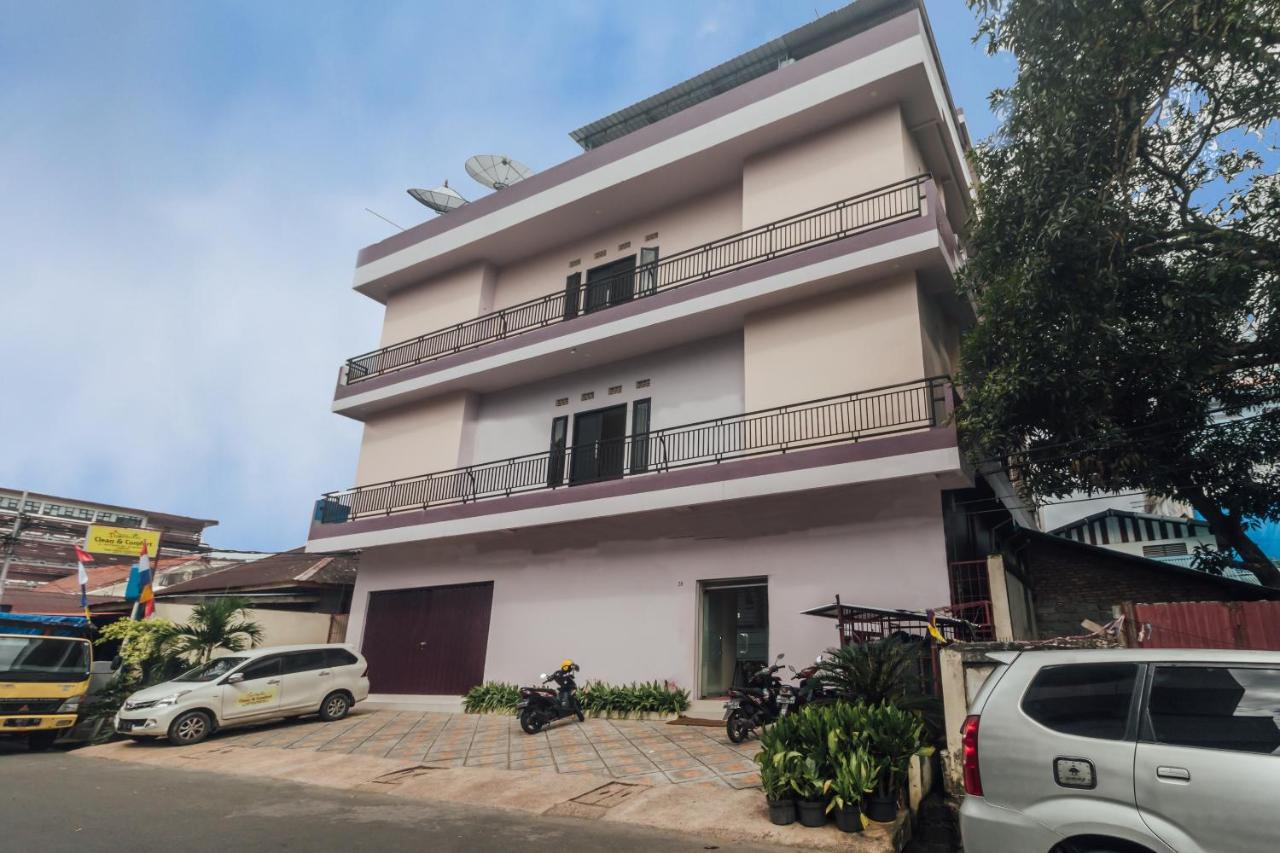 Clean & Comfort Homestay Ambon Exterior foto