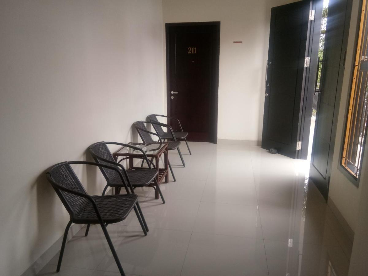 Clean & Comfort Homestay Ambon Exterior foto